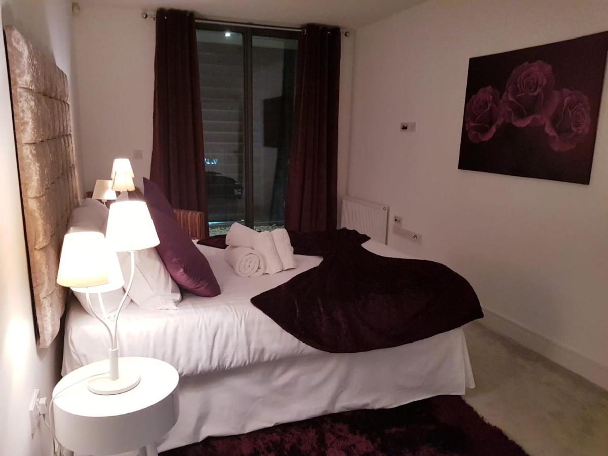 Chiswick Park Apartments, Chiswick, West