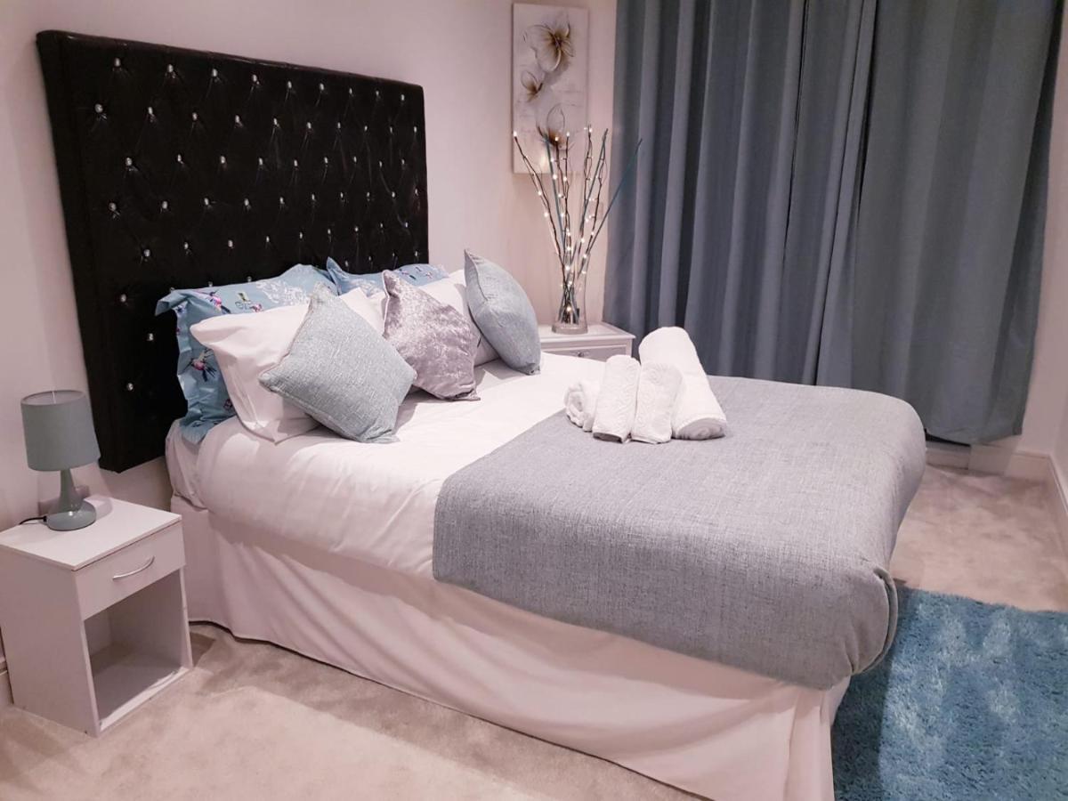 Chiswick Park Apartments, Chiswick, West *